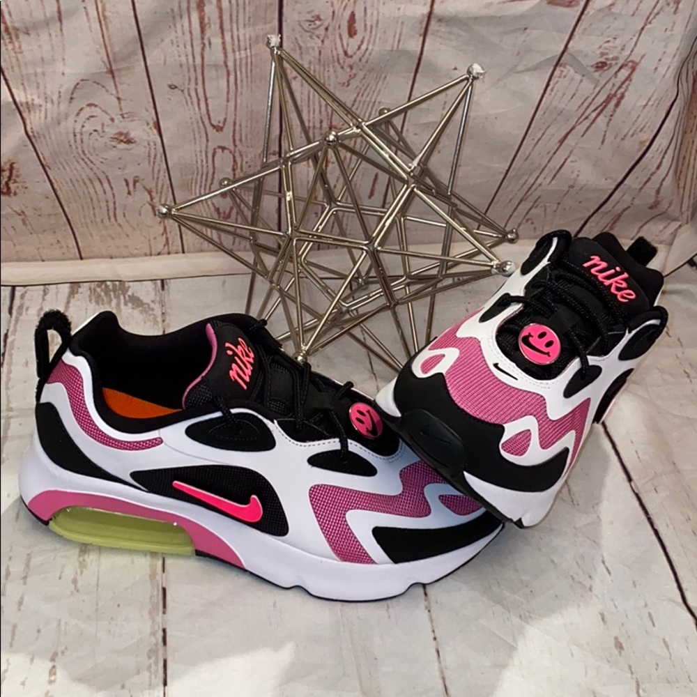 ✨ NWT Nike Air Max 200 hyper pink with black ✨ - Picture 1 of 8